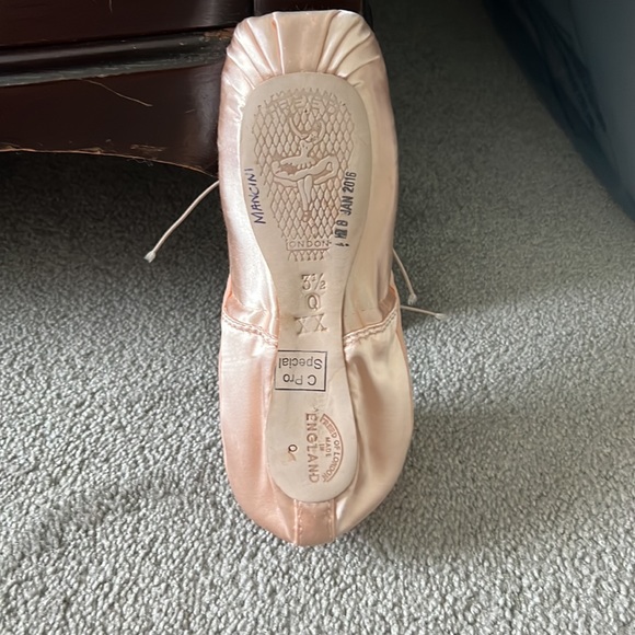 Freed Pointe shoes 12 new pairs for  55.00 each all in original packaging - Picture 2 of 6